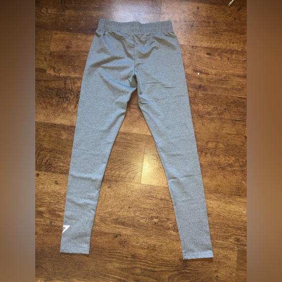 Gymshark: Grey Leggings - Picture 2 of 3